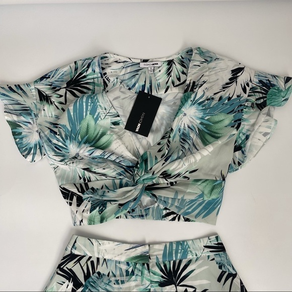 Fashion Nova Rosalyn Tropical Two Piece Set Knot Front Crop Top & Shorts Small S - Picture 4 of 8